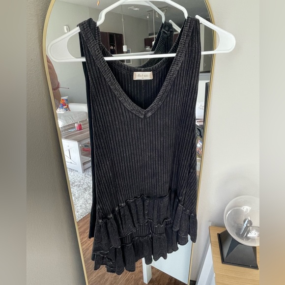 Altar’d State Ruffle Tank - Picture 1 of 3